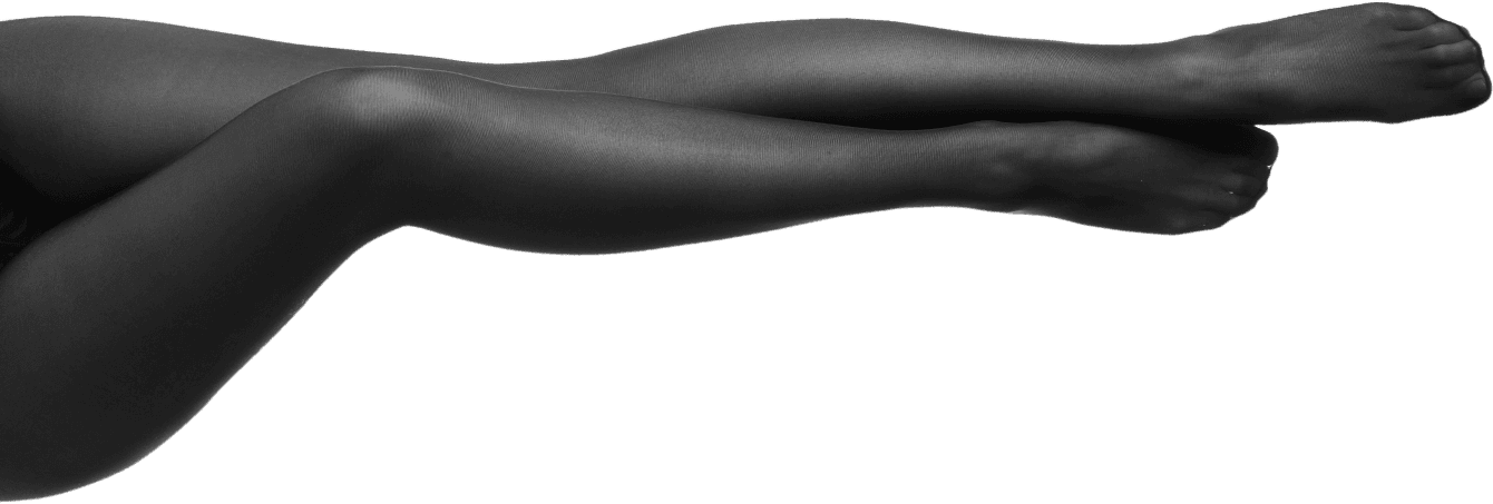 Pernas femininas de meia calça, vista de cima